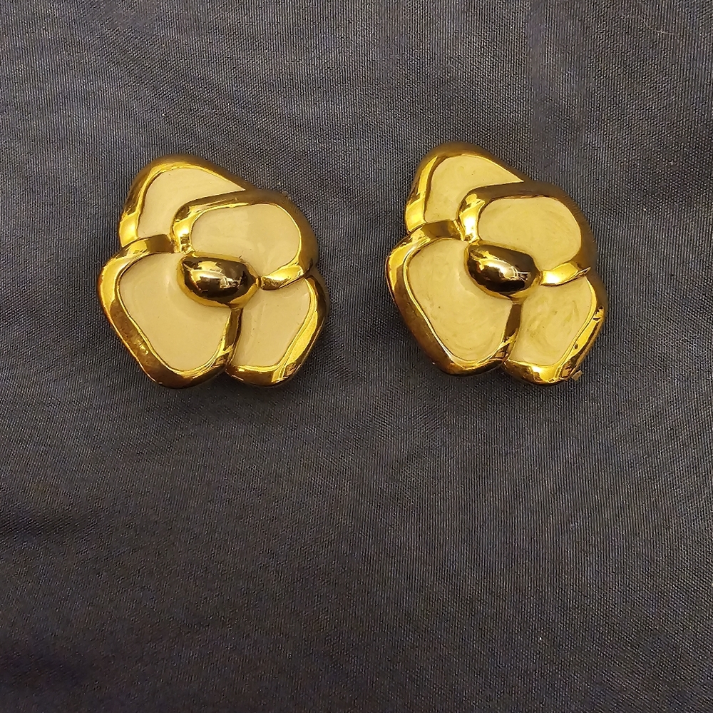 Vintage Clip-On Earrings